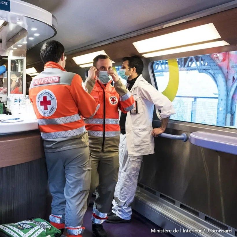 Trenurile de mare viteză, transformate în ambulanţe