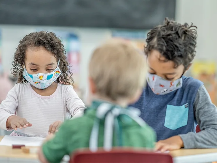 Ministrul Educației explică de ce copiii de grădiniţă şi elevii din ciclul primar merg la şcoală în scenariu roşu