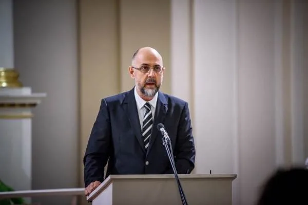 Prioritățile parlamentarilor UDMR: legi pentru îmbunătățirea administrației publice și creșterea salariilor directorilor de școli