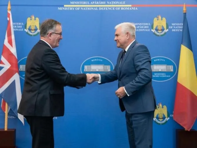 Ministrul Apărării a acordat unui ambasador Emblema de Onoare a Armatei României