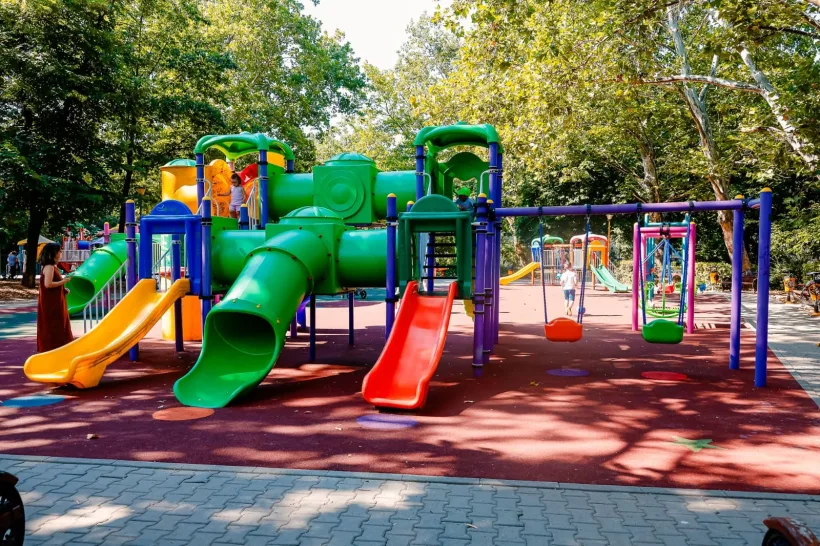 Locurile de joacă din București, modernizate după 12 ani