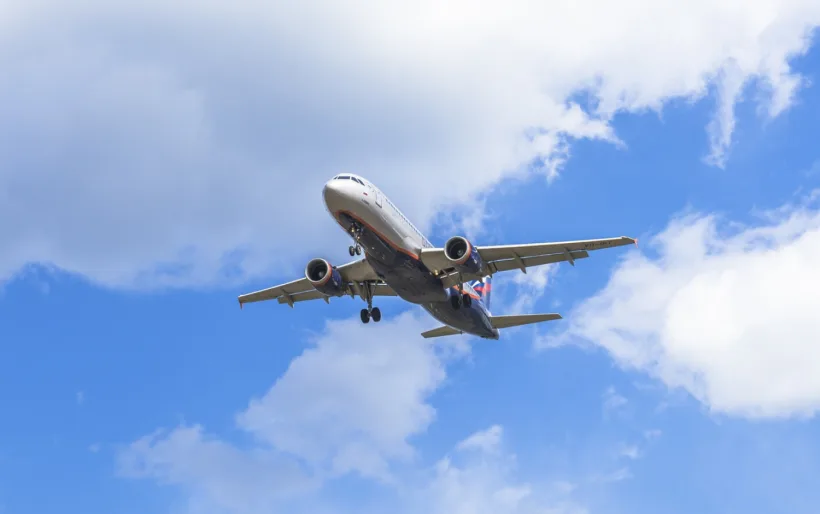 O companie aeriană va face zboruri directe între România și Azerbaidjan începând din iunie