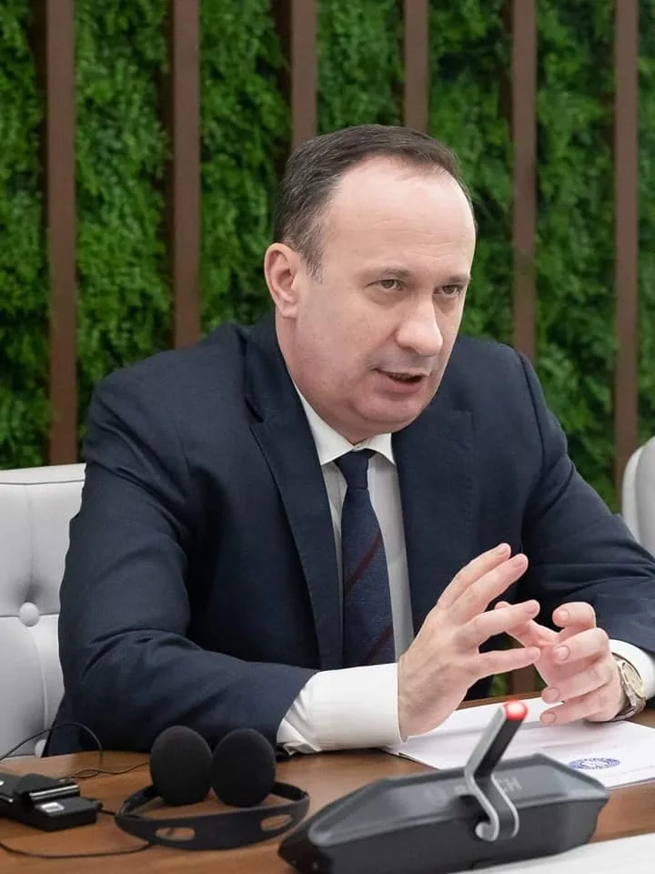 Adrian Câciu: Salariul mediu net a depășit 1000 euro/lună ajungând la 1043 euro în valoare nominală