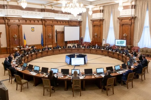 Protest la Senat. Angajații cer salarii mai mari