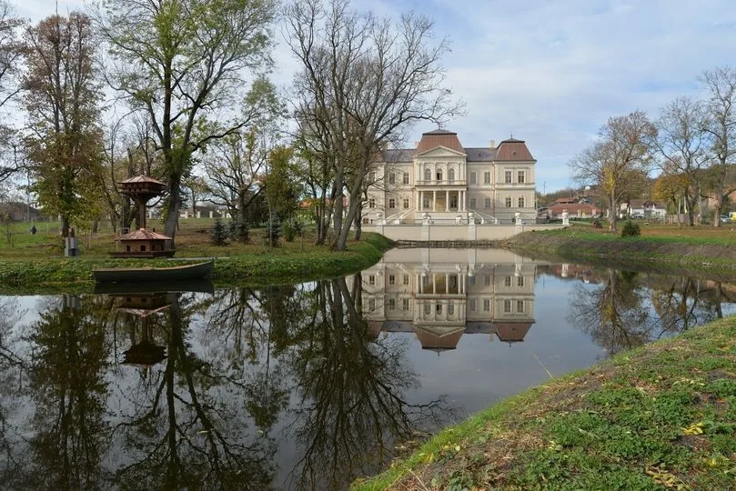 Invitație la Castel!
