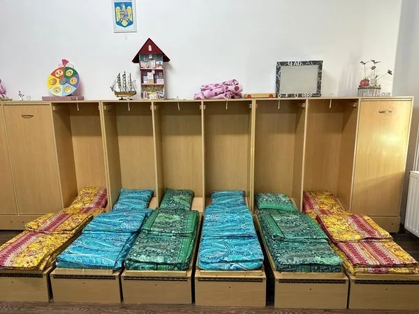 Noutăți pentru grădinițele și creșele din Tg.Mureș: lenjerie nouă și colorată pentru pătuțuri!