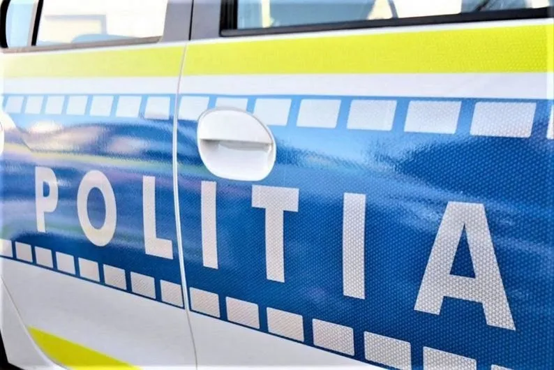 Un bărbat în vârstă de 68 de ani este cercetat pentru tentativă de omor după ce a lovit cu intenție un pieton