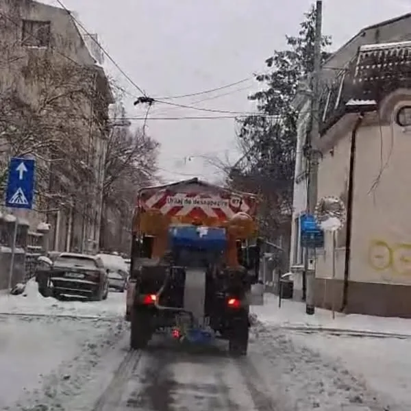 Rareș Hopincă, primarul Sectorului 2: "49 de utilaje și 280 de muncitori intervin în acest moment pe străzile din Sectorul 2!”