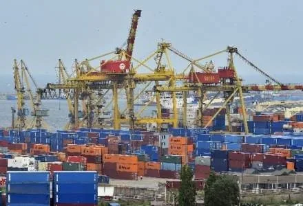 Mii de produse suspecte, confiscate de Garda de Coastă în Portul Constanța