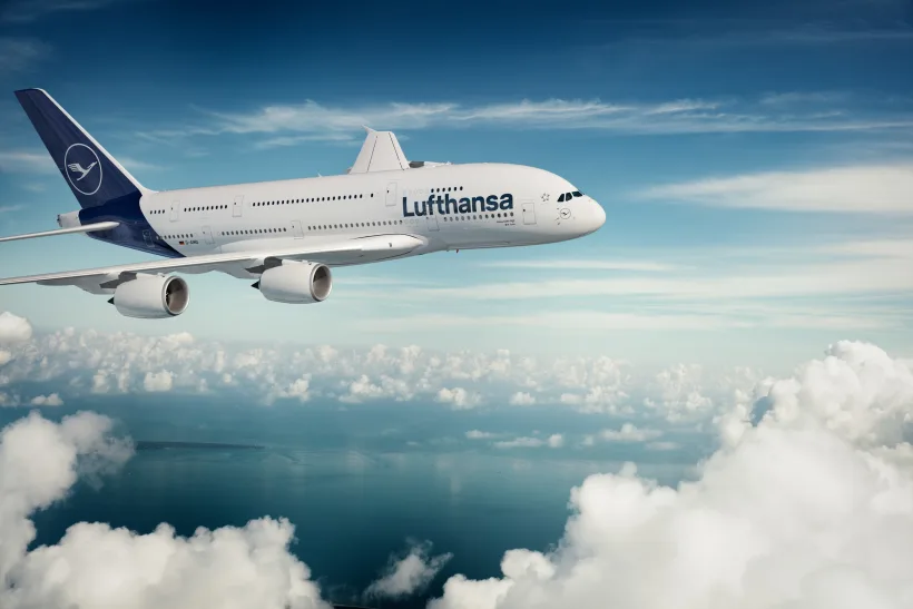 Compania aeriană Lufthansa va tăia zeci de mii de joburi, din cauza pandemiei.
