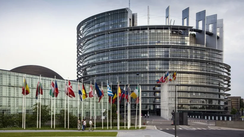 Interpelare în PE: „Românii plătesc de 4 ori mai mult la energie decât alți europeni. Ce fel de piață unică este aceasta?”