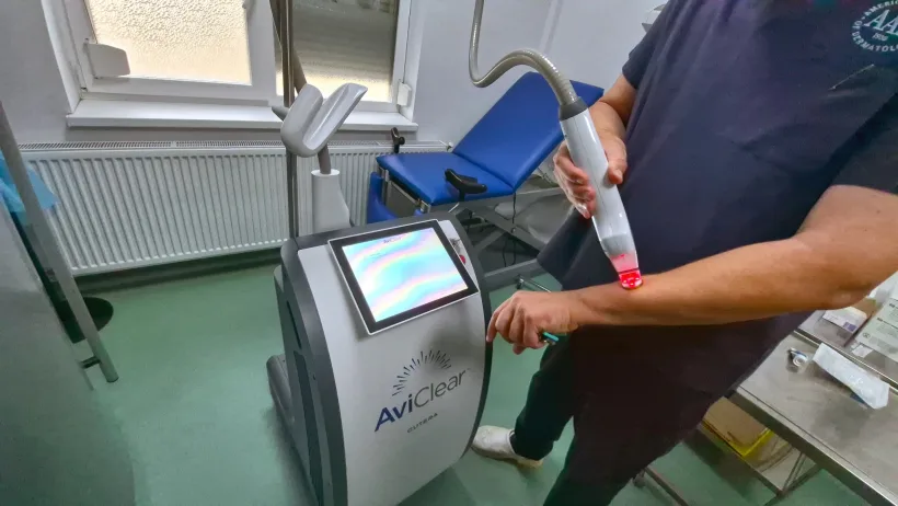 Tehnologie medicală de vârf la Galați: tratament laser modern pentru acnee severă