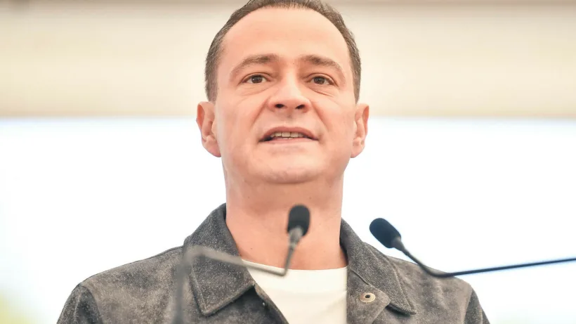 Planșeul Unirii, refăcut din temelii: demolări, piloți și grinzi de coronament în execuție