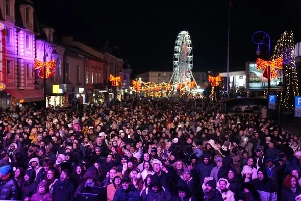 Revelionul în stradă, sărbătorit de zeci de mii de oameni în Craiova