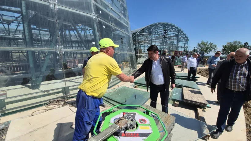 Sute de plante exotice vor fi găzduite în noua seră tropicală de la Galați