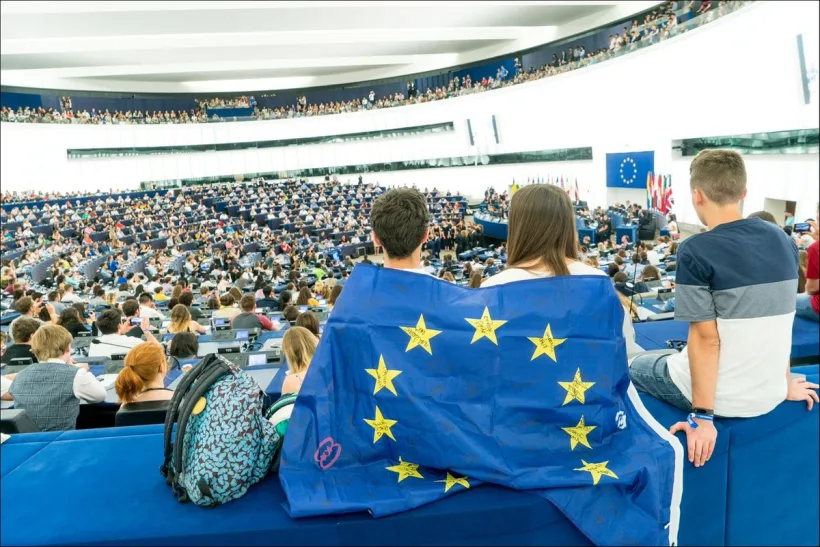 Comisia Europeană lansează pachetul privind sprijinirea ocupării forței de muncă în rândul tinerilor