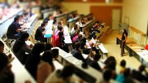 Burse între 1.000 de euro și 6.000 de euro anual pentru 68 de elevi de liceu geniali