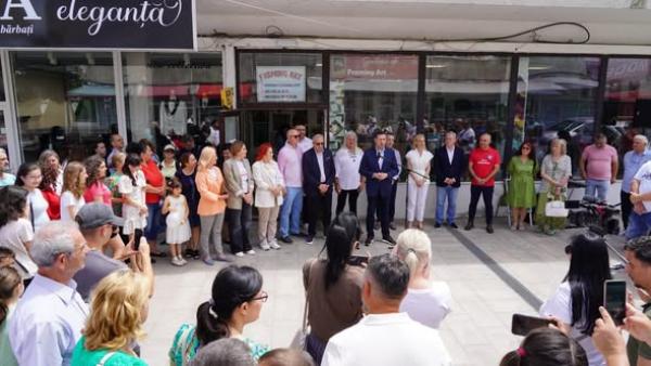 Vernisaj al elevilor Școlii Populare de Artă &bdquo;Octav Enigărescu&rdquo;