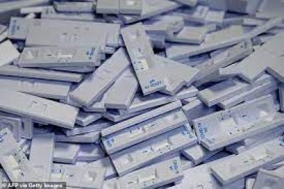 C&acirc;nd vin testele de salivă: Abia de luna viitoare vor fi testați elevii la intrarea &icirc;n școală