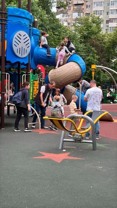 Atenționare privind modul de folosire a spațiilor de joacă în Sectorul 6