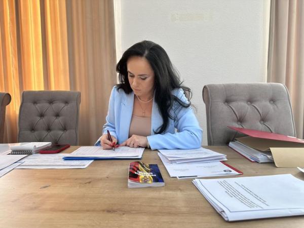 O nouă lege întăreşte furnizarea asistenţei sociale la nivelul comunităţilor mici.