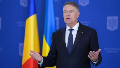 Președintele Klaus Iohannis a decorat mai multe unități de &icirc;nvățăm&acirc;nt din țară