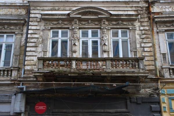 Proiect depus la Senatul Rom&acirc;niei: primăriile nu vor mai finanța consolidarea imobilelor private