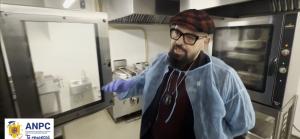 Scandal în Centrul Vechi. Comisarii ANPC aflați în control s-au adăpostit în restaurante din cauza susținătorilor lui Georgescu