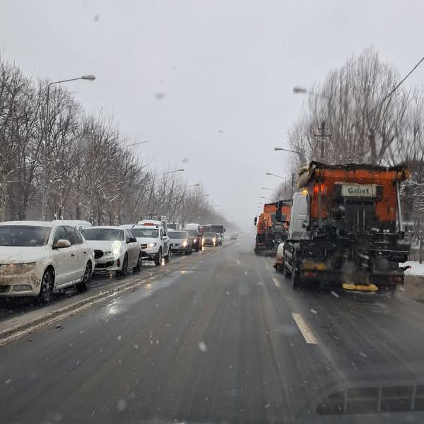 Comandamentul de iarnă lucrează non stop in Sector 3