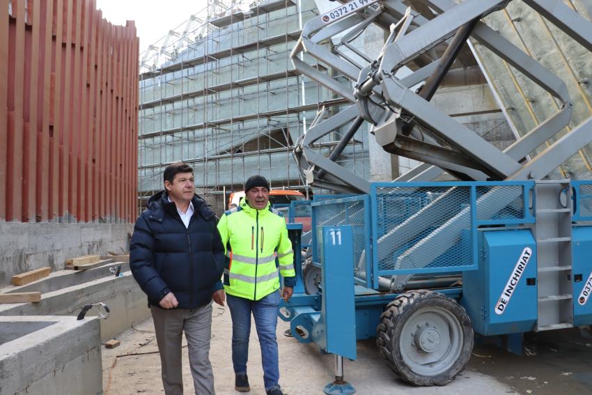 Peste 100 de muncitori lucrează pe șantierul noului Muzeu de Artă Vizuală din Galați. Fotea: „Se lucrează într-un ritm accelerat”