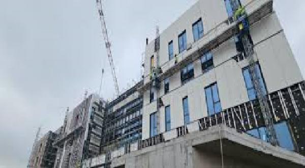 Pe șantierul școlar de pe strada V.V. Stanciu, &icirc;n cartierul Tineretului, se lucrează susținut