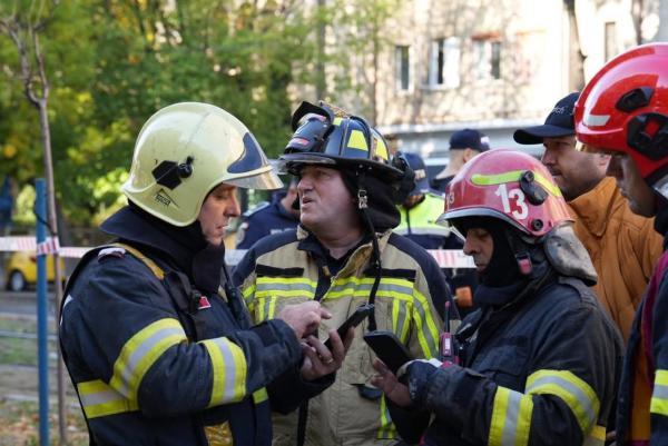 Explozia puternică într-un bloc din Capitală: trei persoane au murit, 13 rănite grav