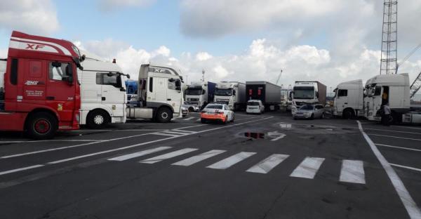 Autoritățile au introdus restricții de circulație pentru camioanele peste 7,5 tone în 14 județe