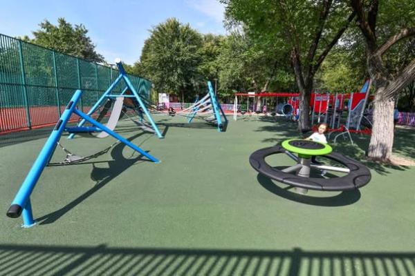 &Icirc;ncă un loc de joacă &icirc;n Parcul Marin Preda-Giulești