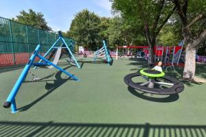 &Icirc;ncă un loc de joacă &icirc;n Parcul Marin Preda-Giulești