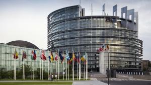 Interpelare în PE: „Românii plătesc de 4 ori mai mult la energie decât alți europeni. Ce fel de piață unică este aceasta?”