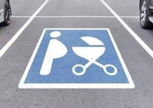 Primăria Buzău amenajează locuri de parcare pentru șoferițe gravide