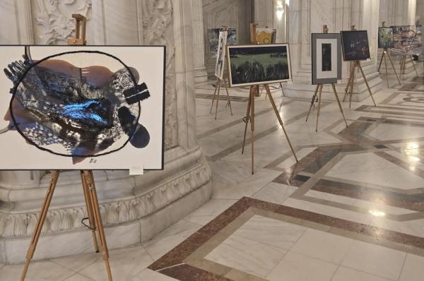 Expoziția „MARGINI” a artiștilor bistrițeni, vernisată la Palatul Parlamentului
