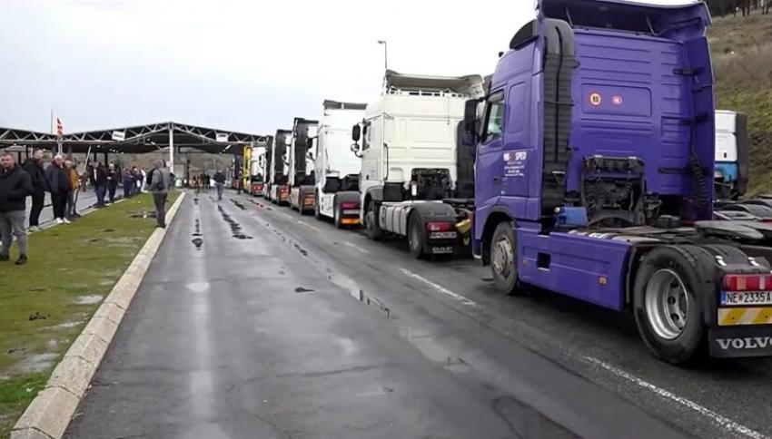 MAI: Trafic îngreunat pentru camioane la vămile cu Serbia din cauza protestelor