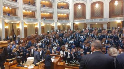 PSD a reintrodus în buget creşterea pensiilor cu 40% din acest an