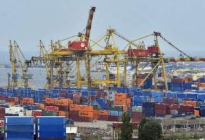 Mii de produse suspecte, confiscate de Garda de Coastă în Portul Constanța