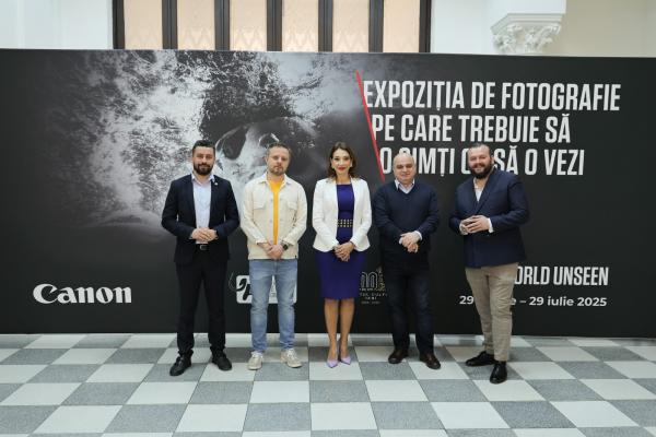 Arta fotografică, &icirc;ntr-o expoziție inedită deschisă la Palatul Culturii din Iași