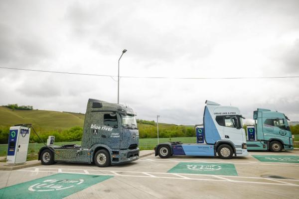 Premieră. S-a deschis un hub de mare putere pentru &icirc;ncărcarea autovehiculelor electrice