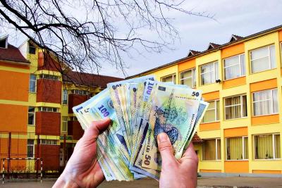 Bursele de merit. REPER acuză Ministerul Educației că discriminează copii români veniți din străinătate