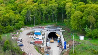 Tunelul Mureni, lung de 740 de metri, a fost străpuns complet în cadrul lucrărilor Brașov–Sighișoara