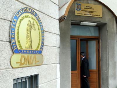 DNA: Directorul Unifarm a cerut mită 760.000 de euro în plină pandemie de COVID-19, petru achiziția unui contract de măști și combinezoane