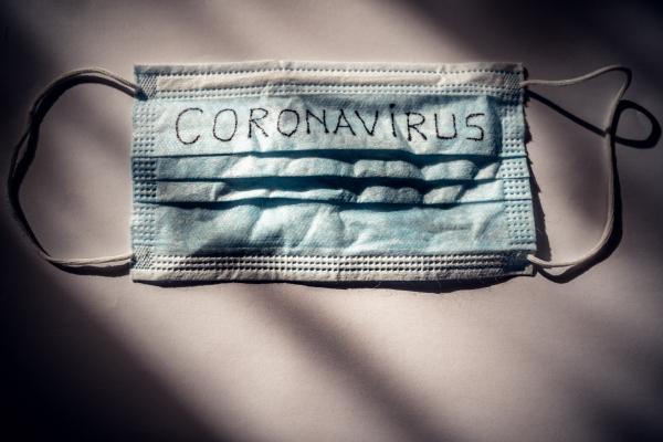 Avocatul Poporului, solicitare: Autorităţile să liniştească oamenii! Să dea asigurări că cei de peste 65 de ani nu vor fi &icirc;ndepărtați din familii!