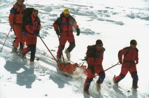 Două femei, surprinse de o avalanșă în Munții Bucegi, sub vârful Țigănești
