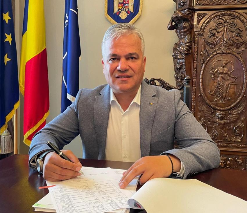 Premierul desemnat Adrian Veștea exclude retragerea și mizează pe votul Parlamentului
