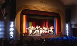 Spectacol folcloric al tradiției și valorilor rom&acirc;nești, de Ziua Națională, la Brad